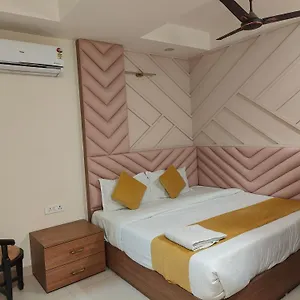 **** Hotel Nova Near Delhi Airport India
